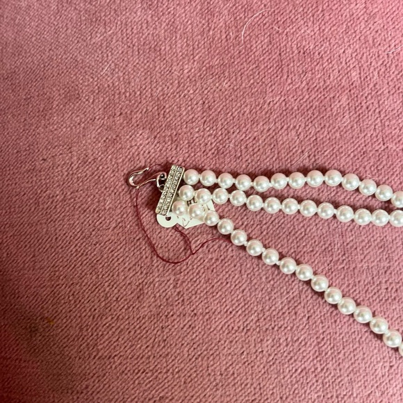 Elegant 3 layer faux off white pearls with crystal marquis sapphire pendant - Picture 9 of 16